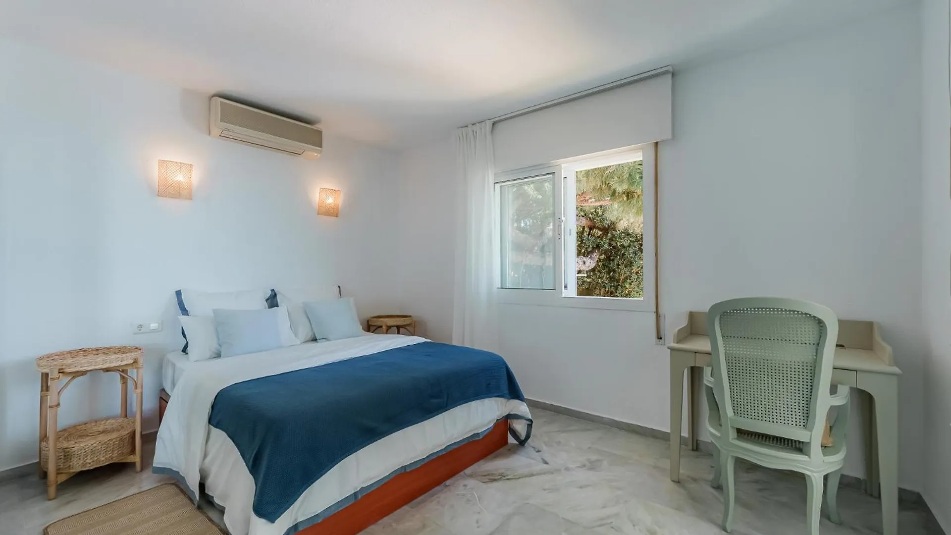 Villa Calmamar Cabopino Beachfront In Marbella