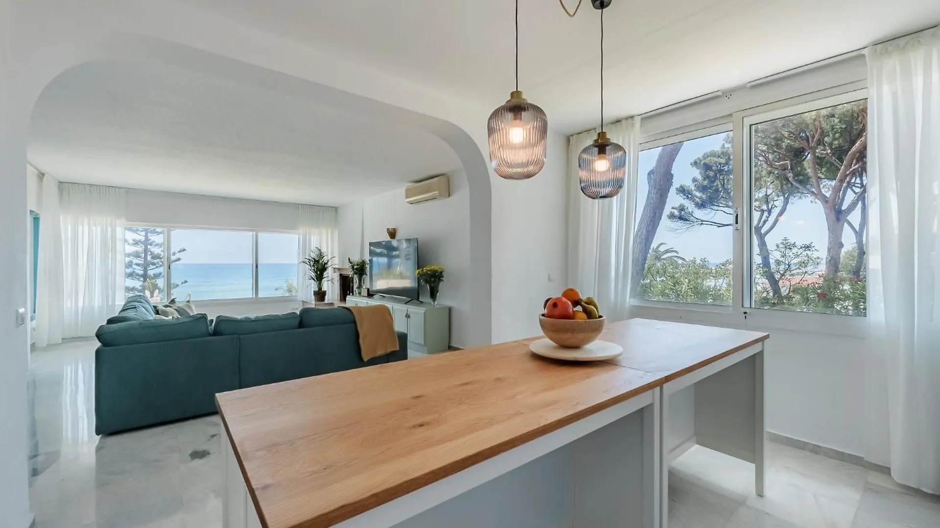 Villa Calmamar Cabopino Beachfront In Marbella