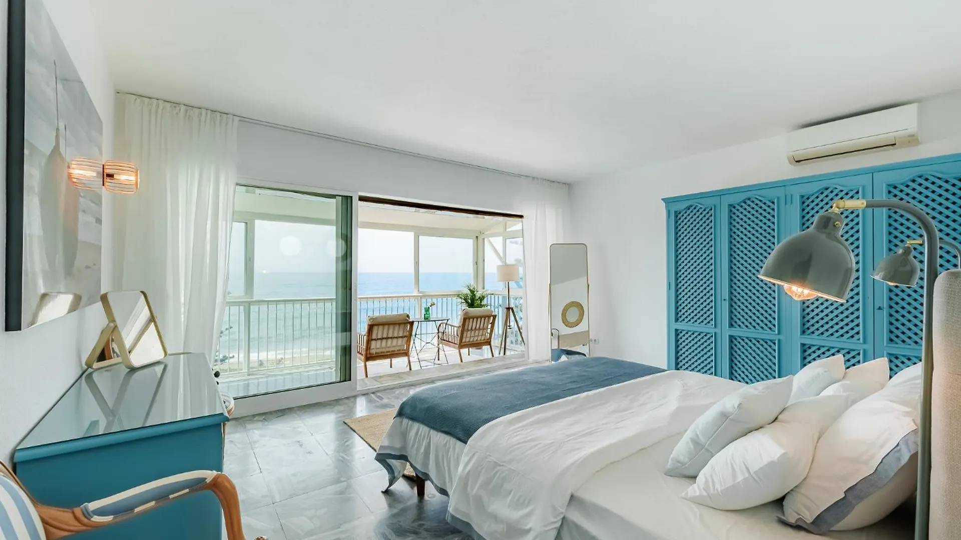 Villa Calmamar Cabopino Beachfront In Marbella