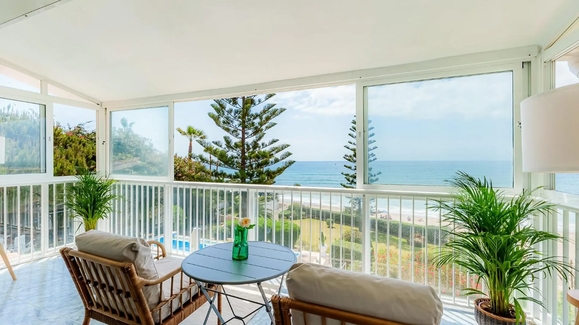 Villa Calmamar Cabopino Beachfront In Marbella