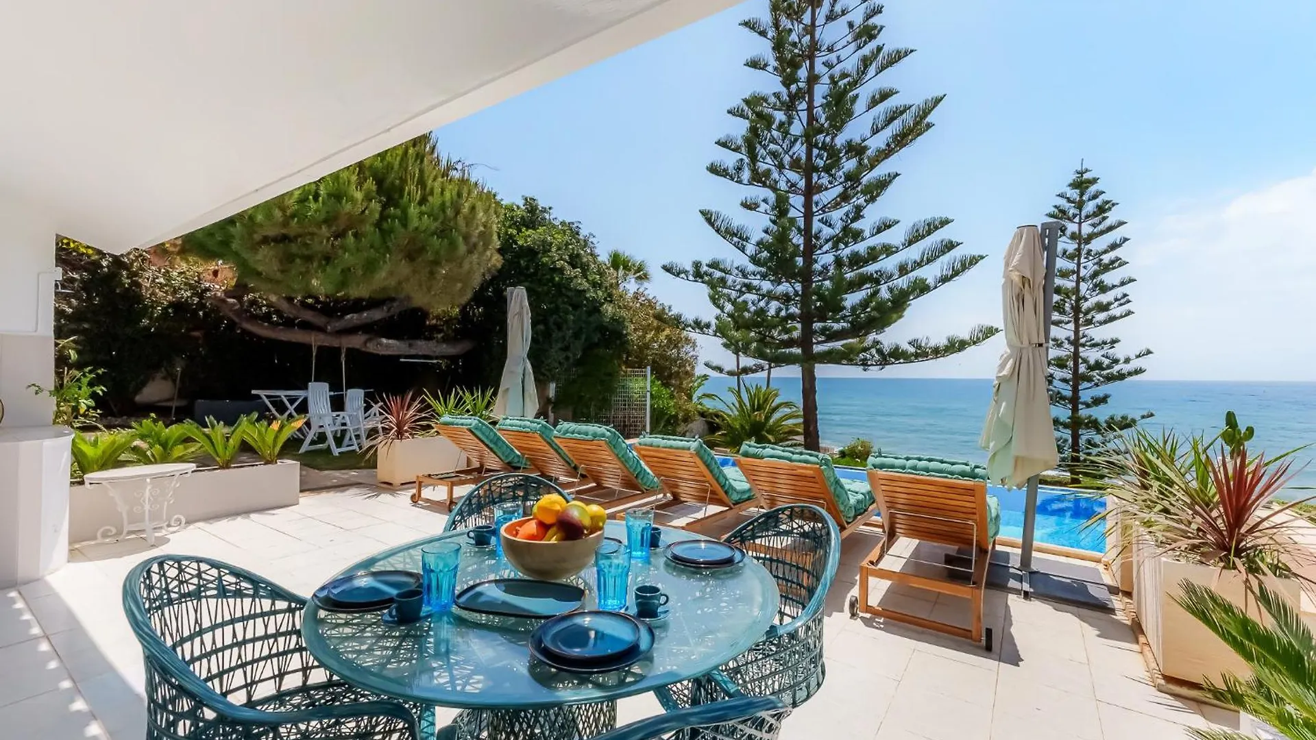 Villa Calmamar Cabopino Beachfront In Marbella 0*,