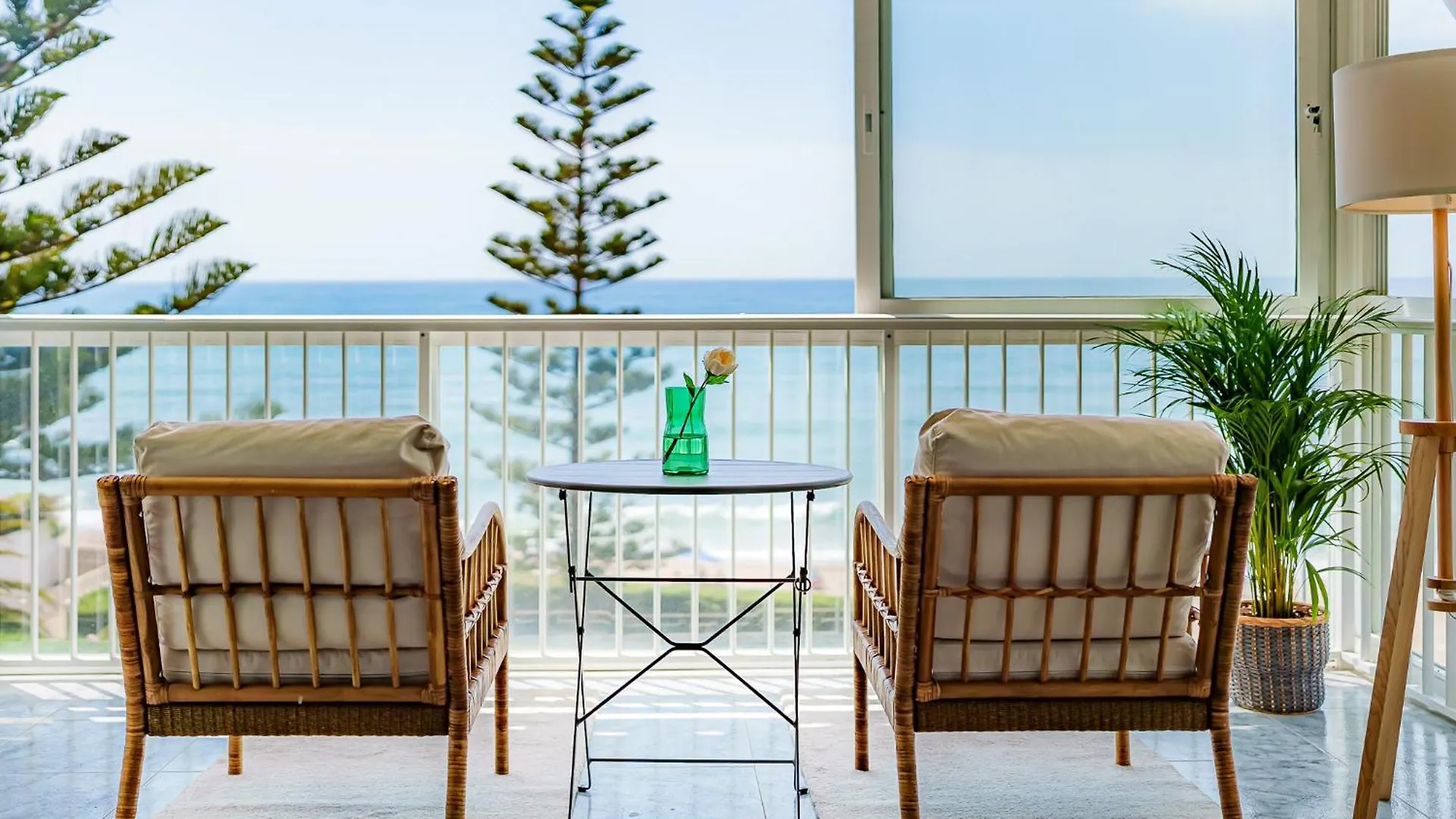Villa Calmamar Cabopino Beachfront In Marbella