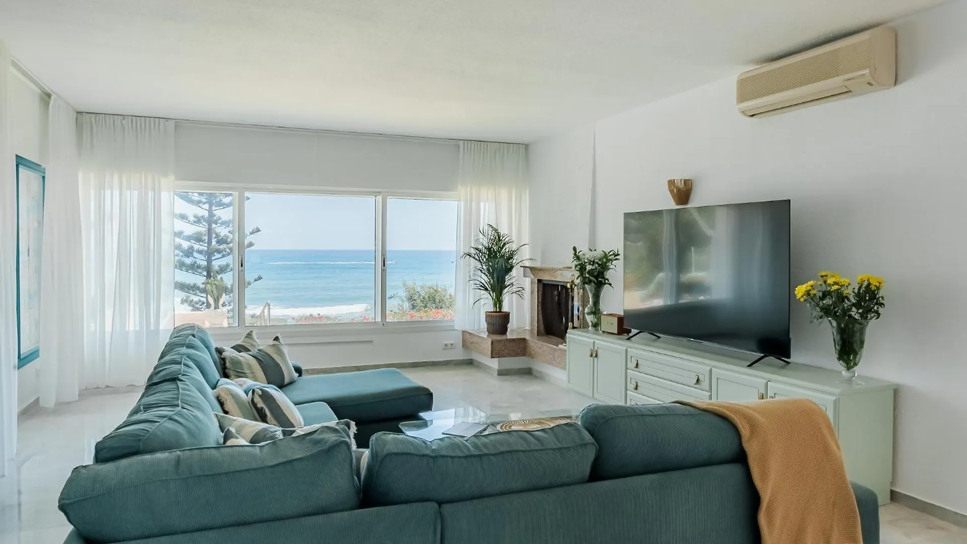 Villa Calmamar Cabopino Beachfront In Marbella Spain