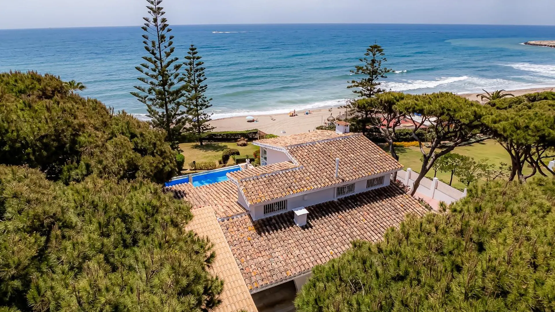 Villa Calmamar Cabopino Beachfront In Marbella