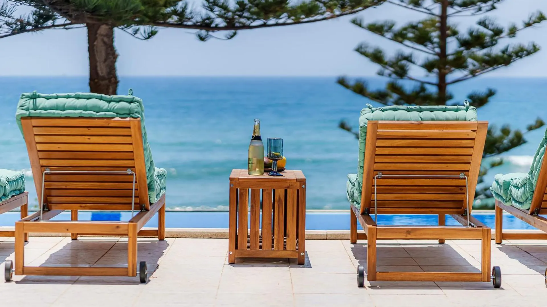 Villa Calmamar Cabopino Beachfront In Marbella