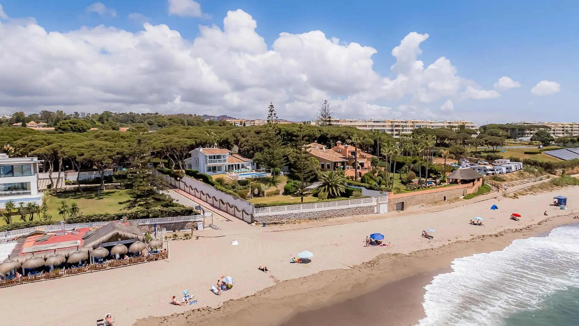 Villa Calmamar Cabopino Beachfront In Marbella