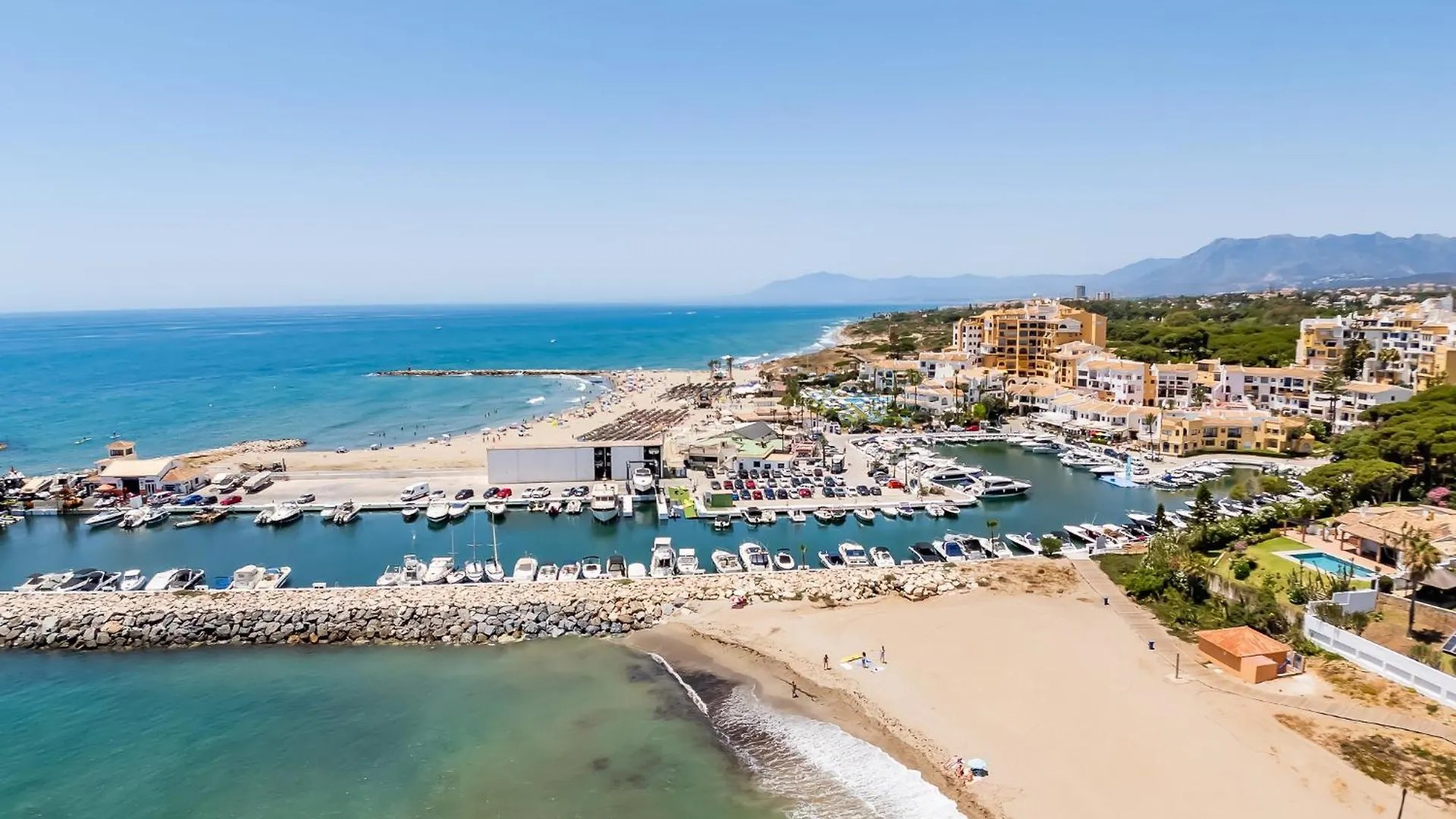 Villa Calmamar Cabopino Beachfront In Marbella