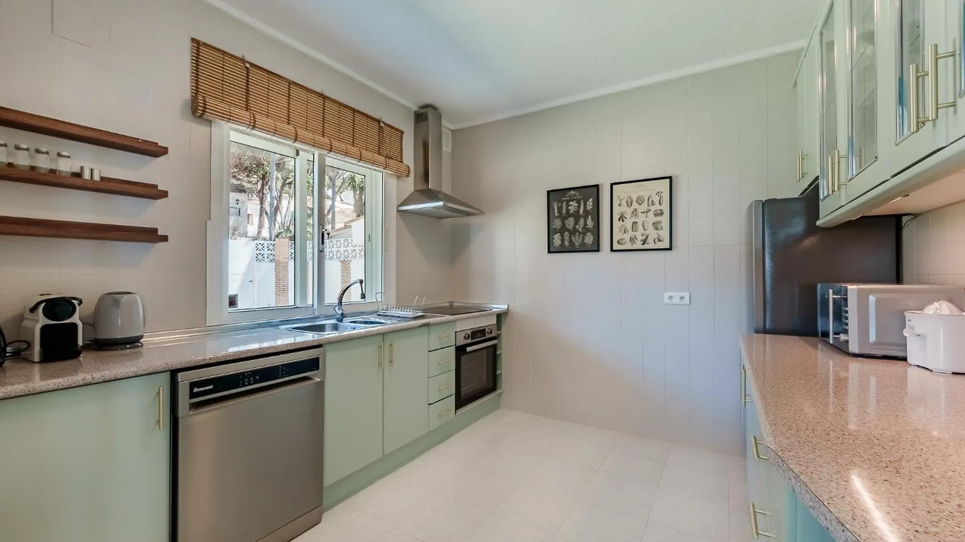 Villa Calmamar Cabopino Beachfront In Marbella